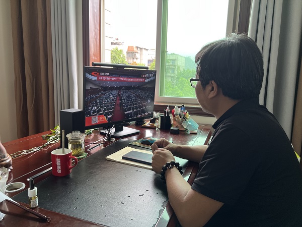 华亿体育广大教师收听收看省第十二次党代会开幕直播反响热烈