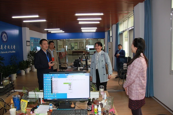 四川开放大学党委书记杨俊辉莅临华亿体育调研指导