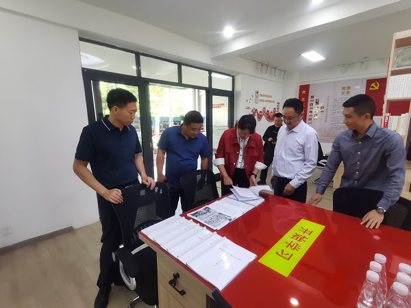华亿体育（市社区教育服务指导中心）深入社区调研