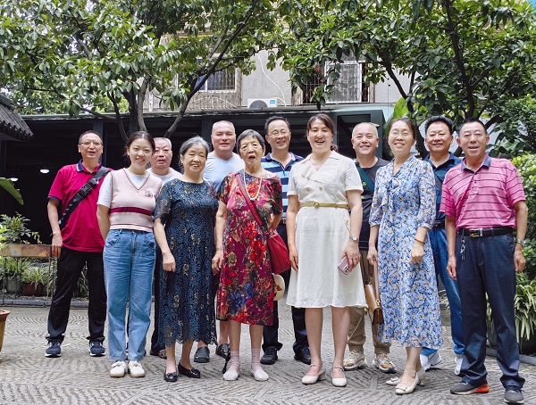 华亿体育组织在攀退休老同志开展迎“七一”学习交流活动