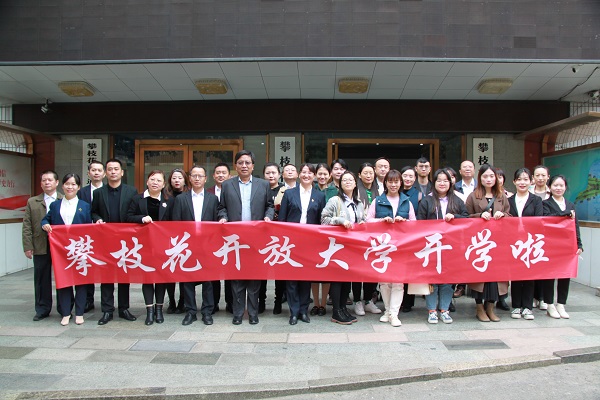 华亿体育举行2021秋新生开学典礼暨优秀师生颁奖仪式