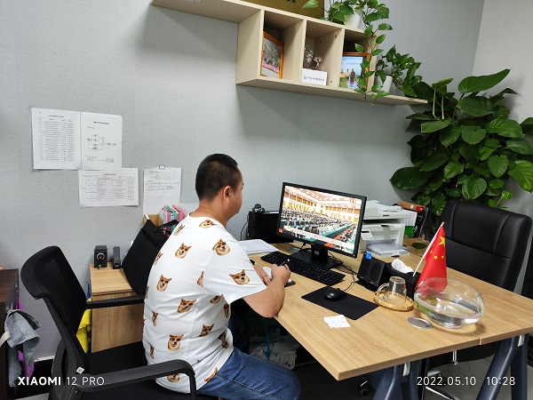 华亿体育组织师生收看庆祝中国共产主义青年团成立100周年大会直播