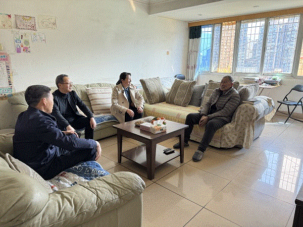 真情走访暖人心   共叙情谊迎新春